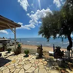 Сasa de vacaciones Avra House