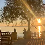 Сasa de vacaciones Avra House
