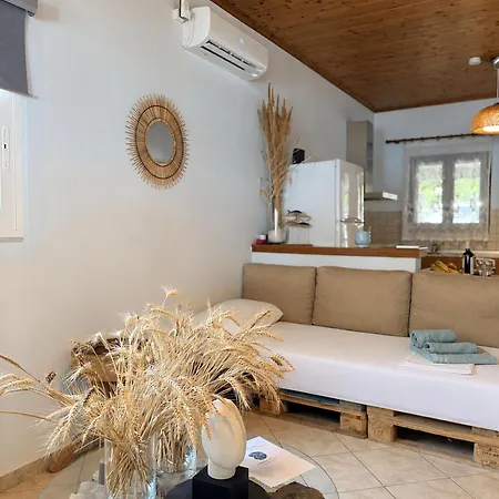 Дом отдыха Avra House *