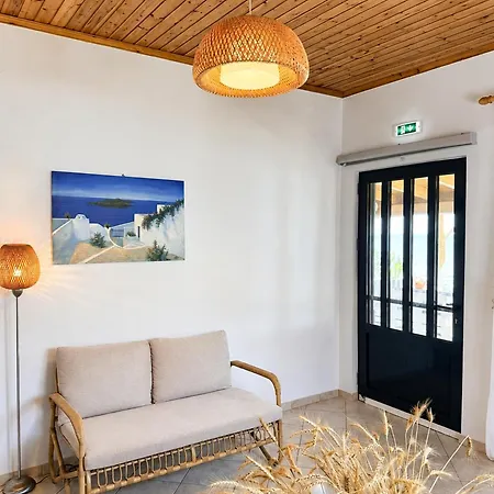 Дом отдыха Avra House *