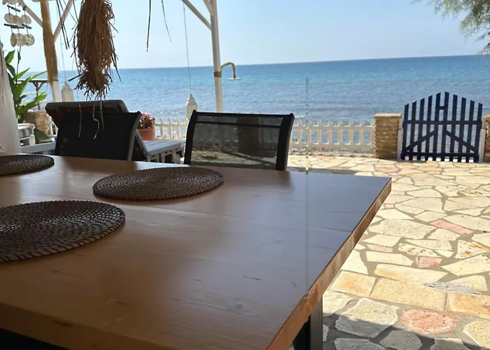 Avra House בית נופש Glífa